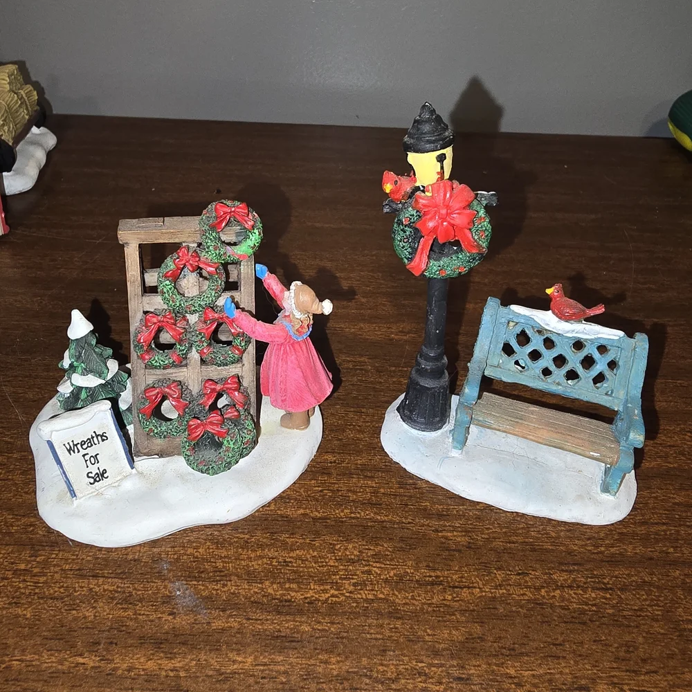 Festive Holiday Figurine Set with Wreath Display and Lamp Post